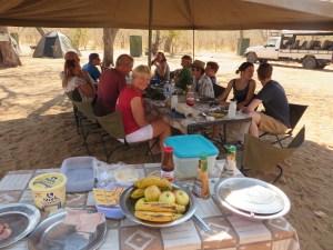 2016-08-19 Chobe NP 08 Lunch at camp